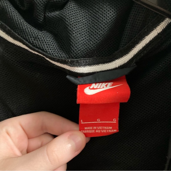 Vintage Nike Windbreaker! - Picture 7 of 11
